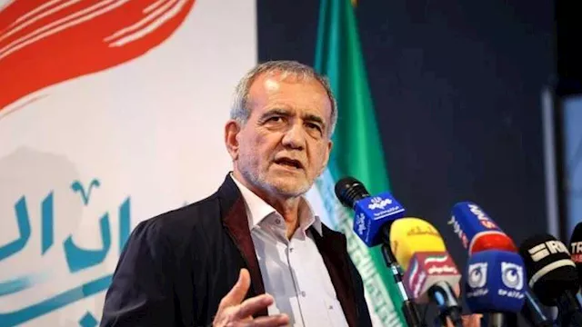 رئيس إيران يوجّه رسائل قوية للداخل والخارج